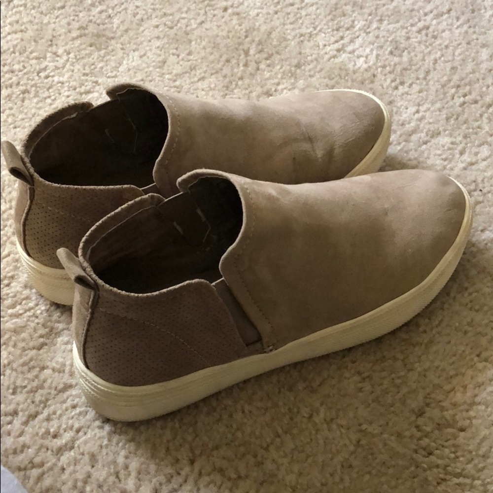 Universal thread Platform shoes